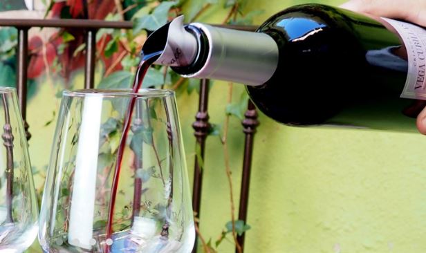 Festa Bar Maotrade Inclinazione Salvagoccia Vino PVC Salva Goccia per Vino Antigoccia vino Accessori con Tappi in Silicone Riutilizzabile Adatto per Bottiglia di Vino Famiglia 