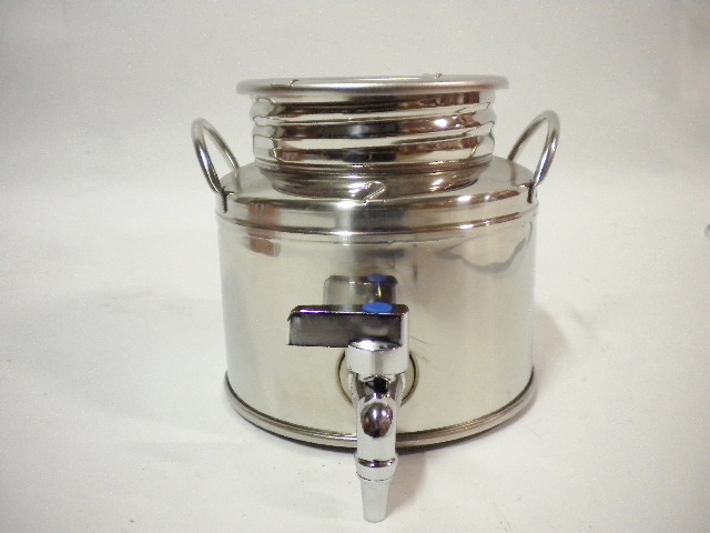 Pinto FERRAMENTA Bidone Fusto Contenitore Olio Vino Ziro in Acciaio Inox  Tanica con Rubinetto Imbuto e Guarnizione in Omaggio Made in Italy (20  Litri) : : Casa e cucina