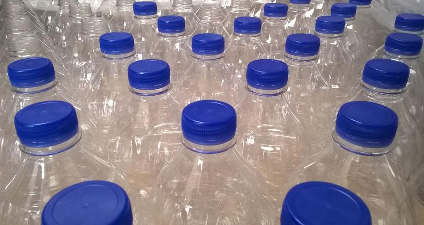 Bottiglia di Plastica Pet Litri 2 Tappo a Vite venduta in blister da 99  pezzi